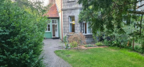 Apartament z ogródkiem w zabytkowej kamienicy